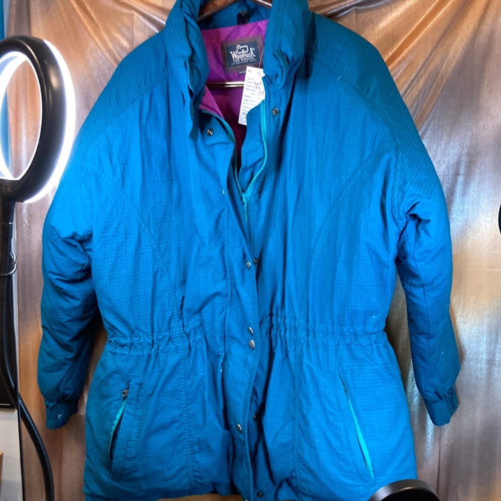 Vintage 80’s Woolrich ski down jacket. Teal with fuschi lining. Size M 50” chest